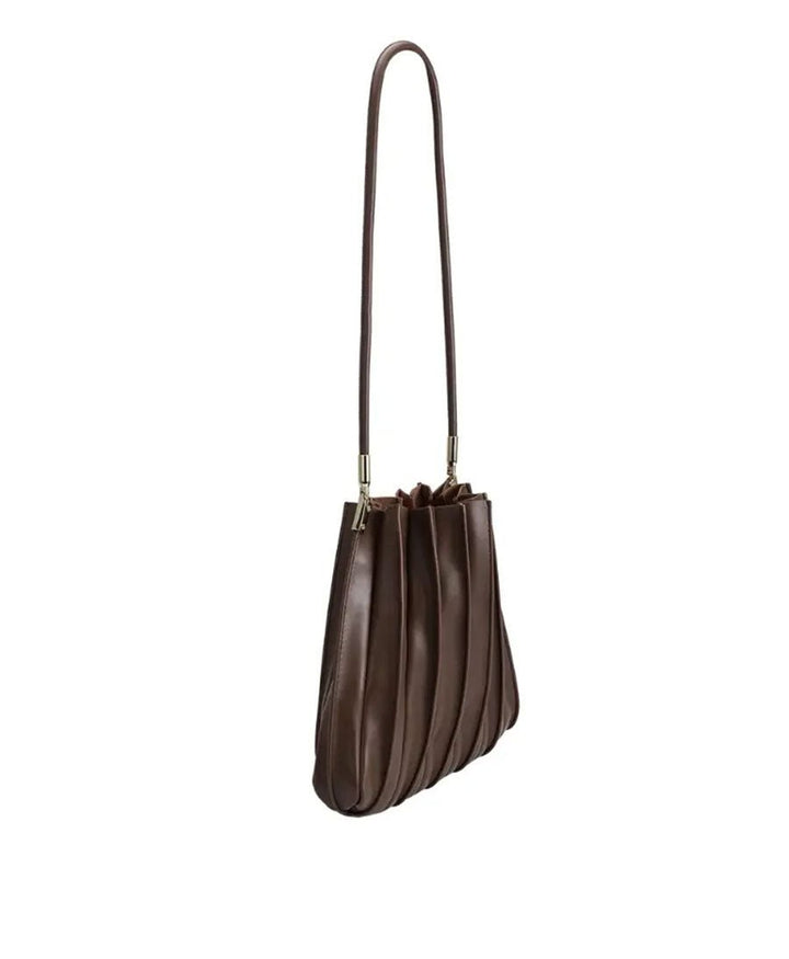 Plissierte Schultertasche CARRIE aus veganem Leder - Dunkelbraun - Melie Bianco - clomes