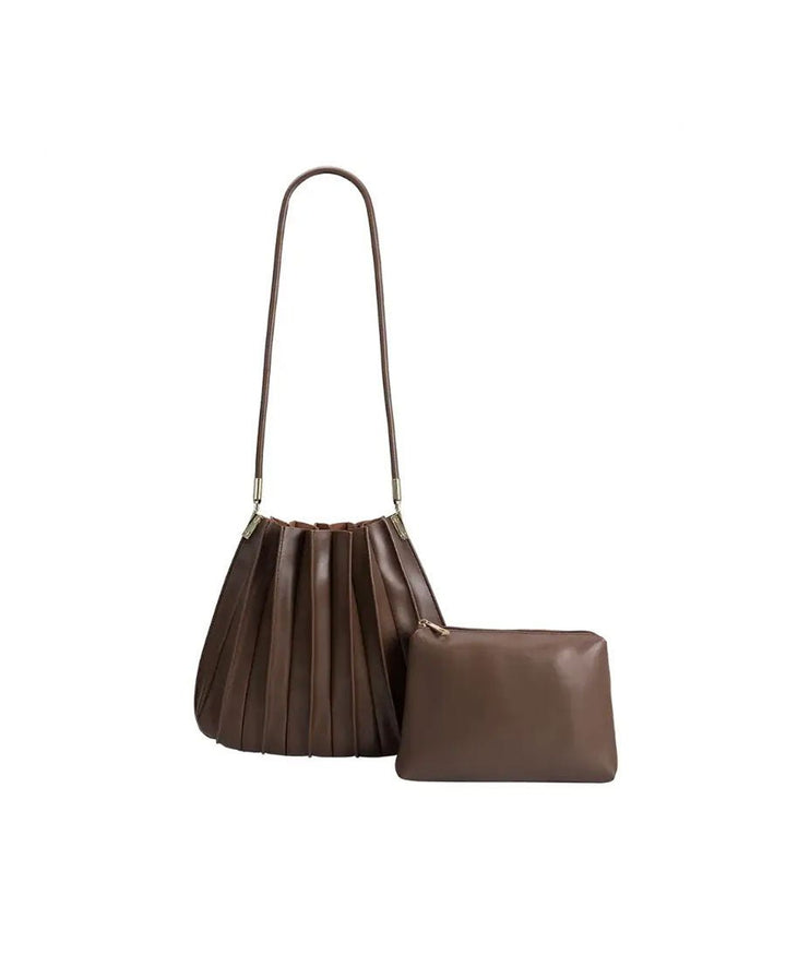 Plissierte Schultertasche CARRIE aus veganem Leder - Dunkelbraun - Melie Bianco - clomes