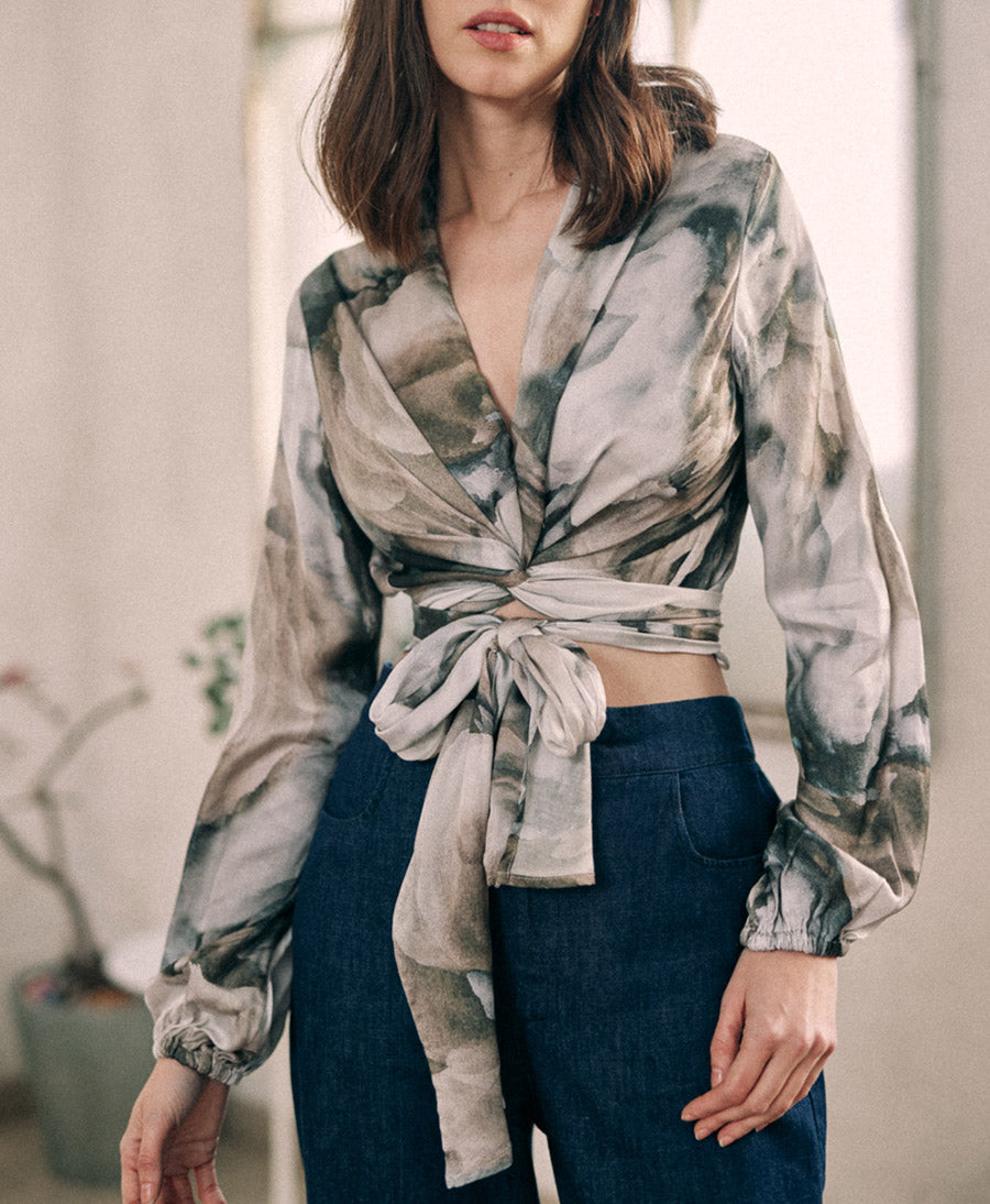 Wickelbluse aus Ecovero  - Print Blaugrau
