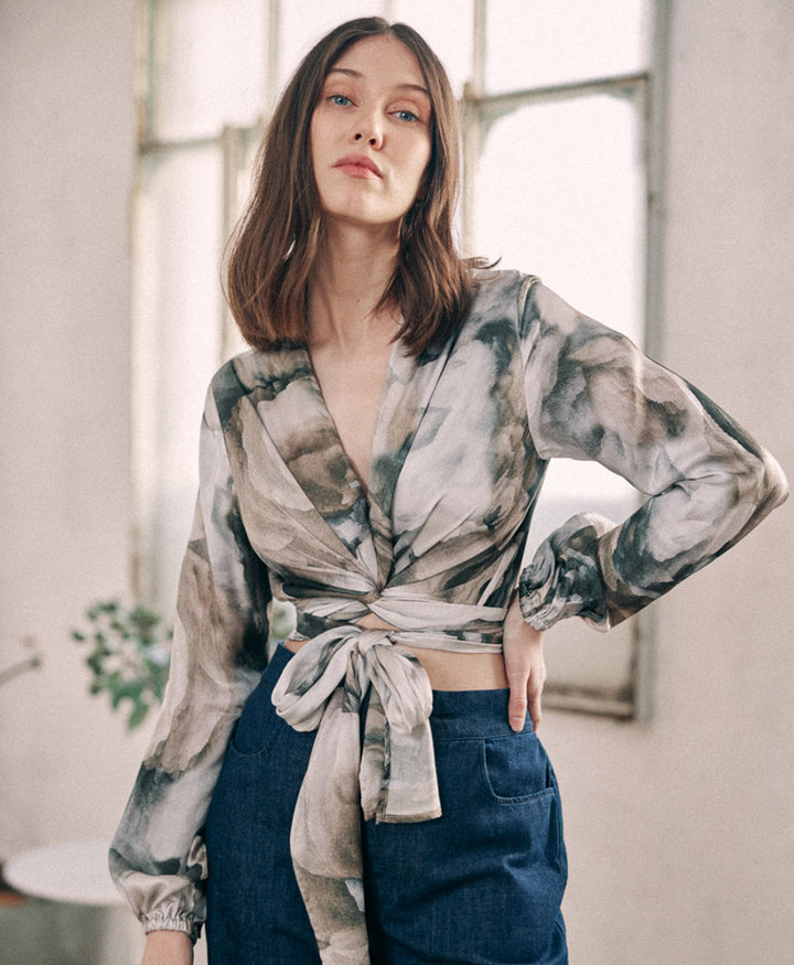 Wickelbluse aus Ecovero  - Print Blaugrau