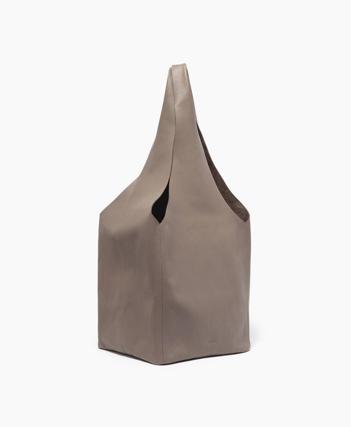 Quadratische Ledertasche Slouchy Bag - Clay - PARK - clomes