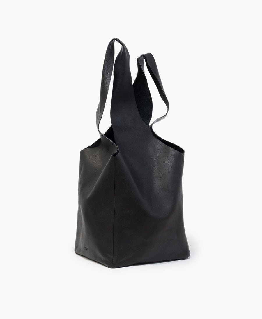 Quadratische Ledertasche Slouchy Bag - Schwarz - PARK - clomes