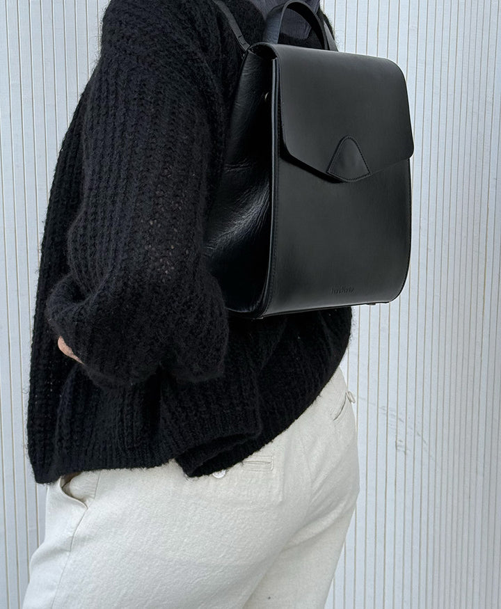 Kleiner Rucksack aus Leder in Schwarz von VereVerto - Secondhand