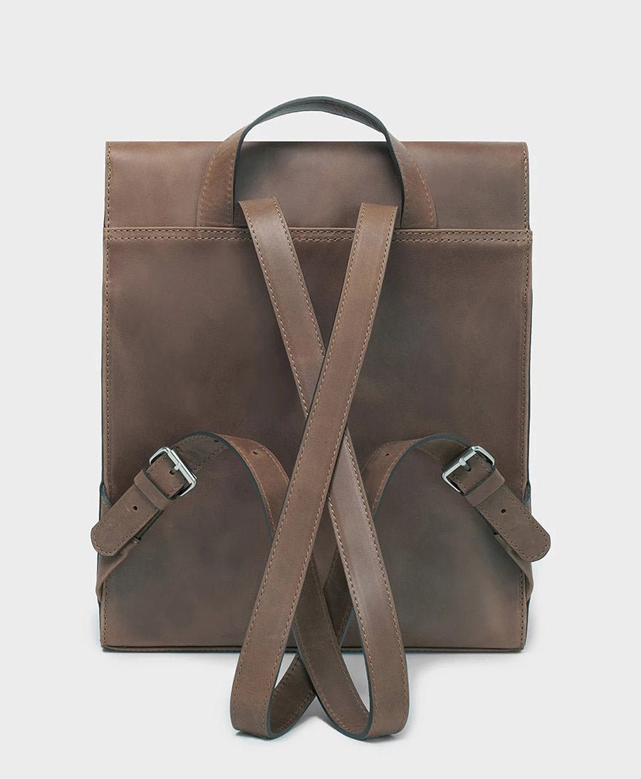 Schlichter Lederrucksack mit Reissverschluss - Mocca - PARK - clomes