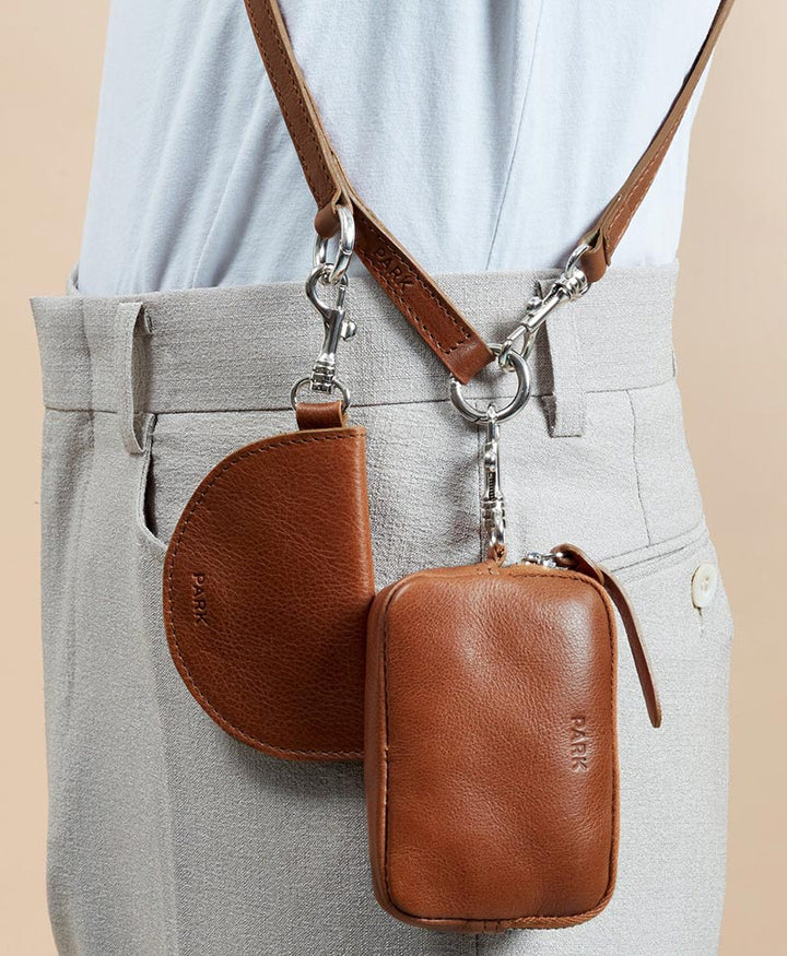 Schlüssel - Anhänger Mini Lederbeutel Halbmond und Karabiner braun / silber - PARK - clomes