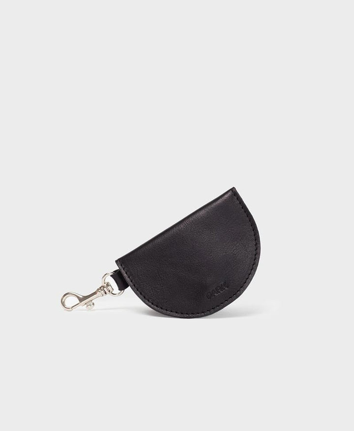 Schlüssel - Anhänger Mini Lederbeutel Halbmond und Karabiner schwarz / silber - PARK - clomes