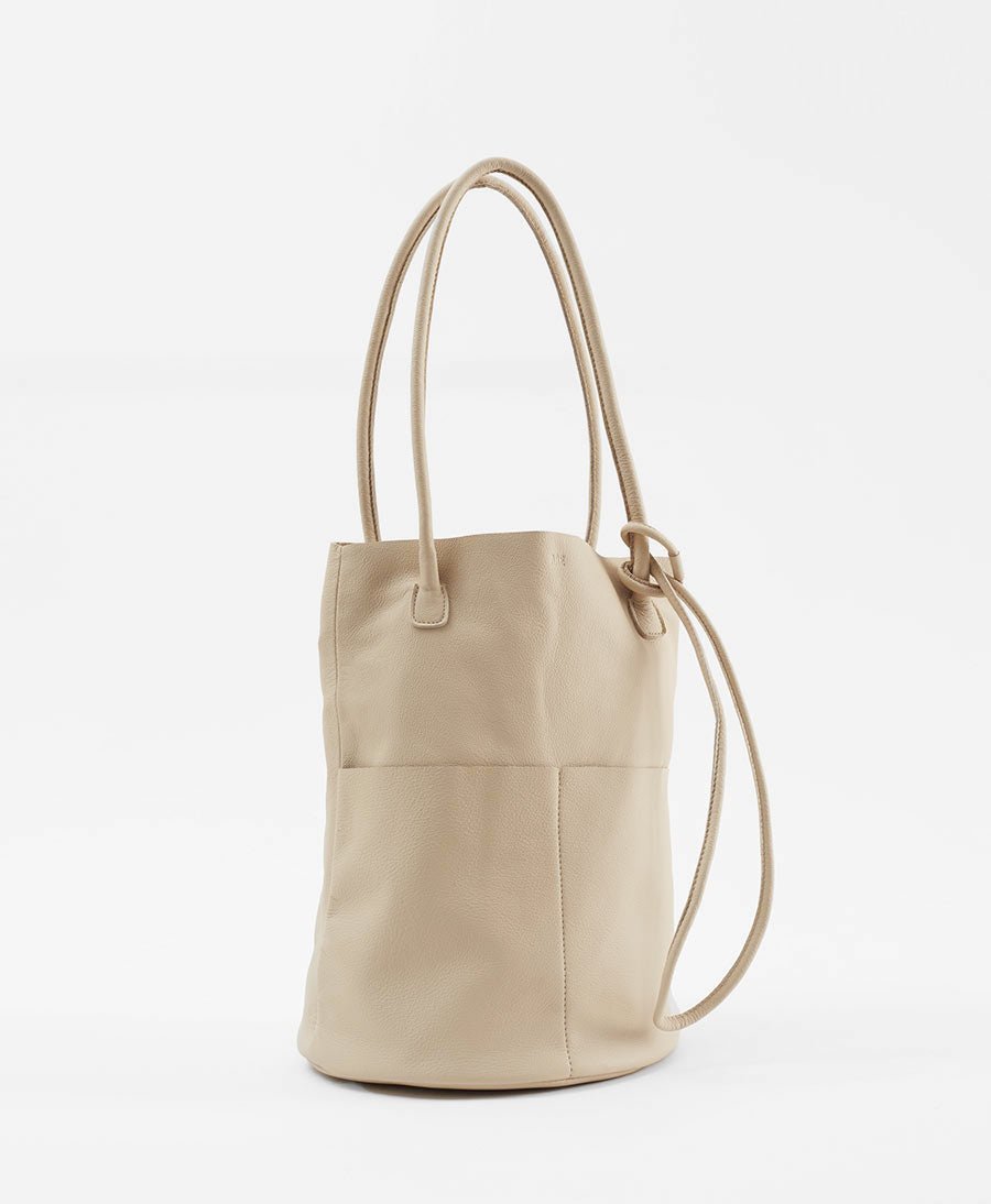 Schultertasche BARREL - Leder, creme - Are Studio - clomes