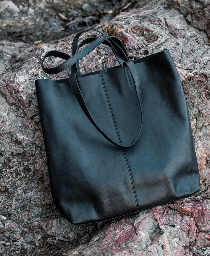 Schultertasche / Tragetasche Tote Bag aus schwarzem Leder - PARK - clomes