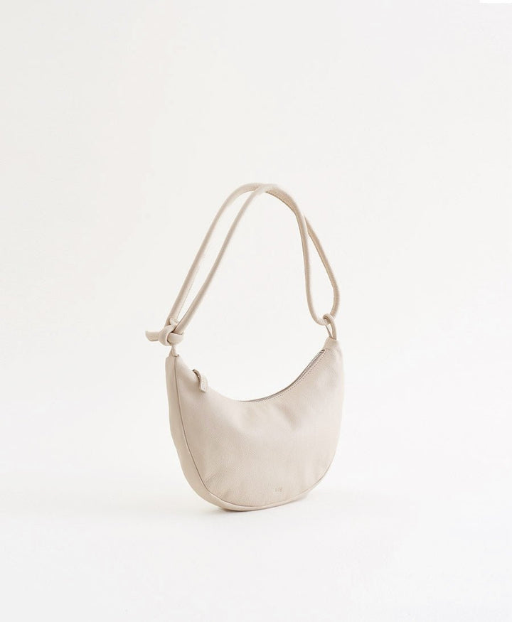 Schultertasche & Umhängetasche Bow - Leder, almond - Are Studio - clomes
