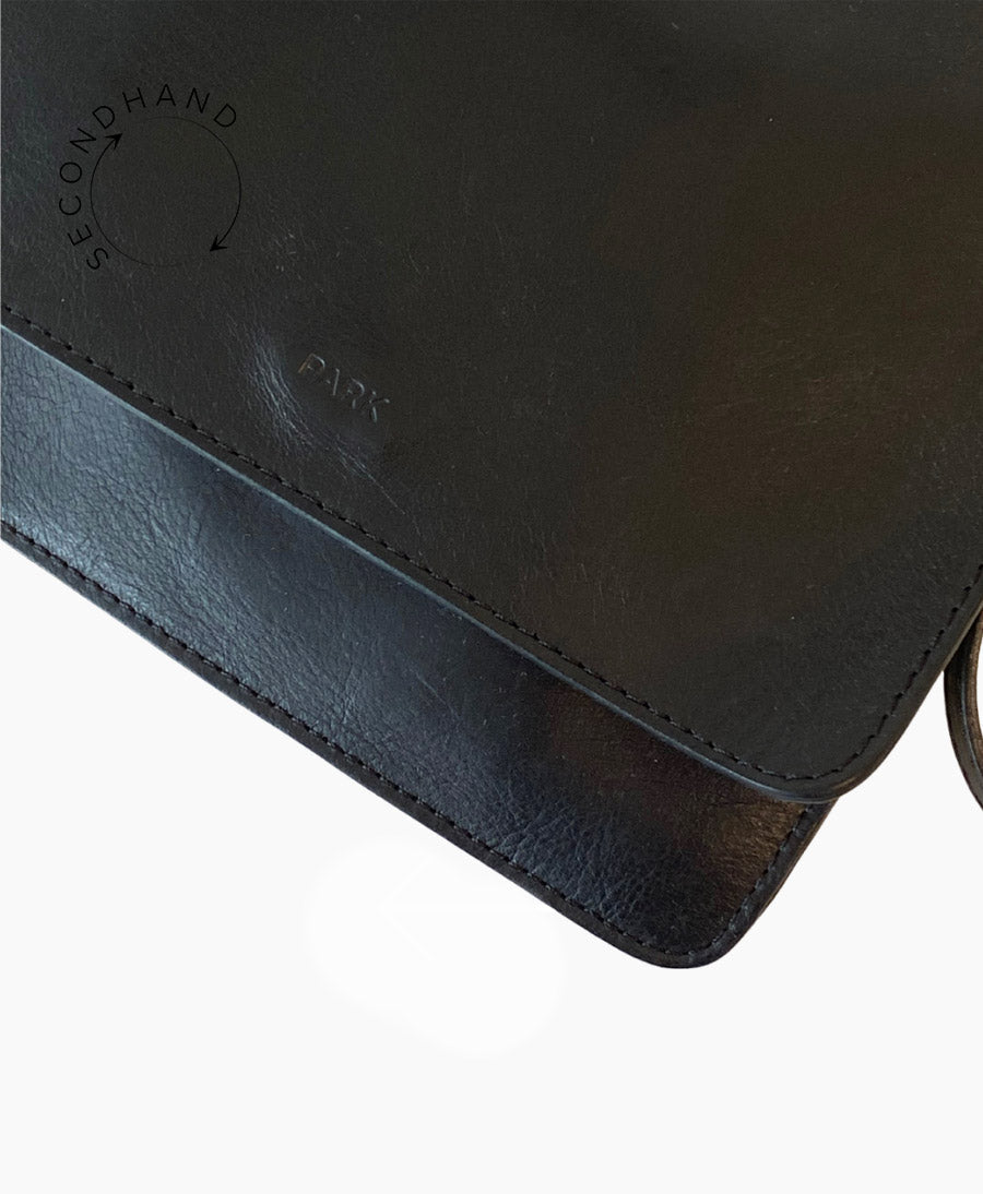 Schwarze Crossbody Bag aus Leder von PARK - Secondhand - PARK - clomes
