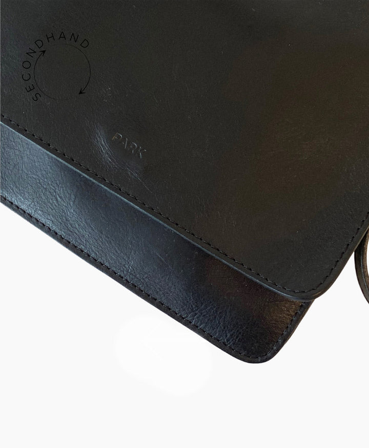 Schwarze Crossbody Bag aus Leder von PARK - Secondhand - PARK - clomes