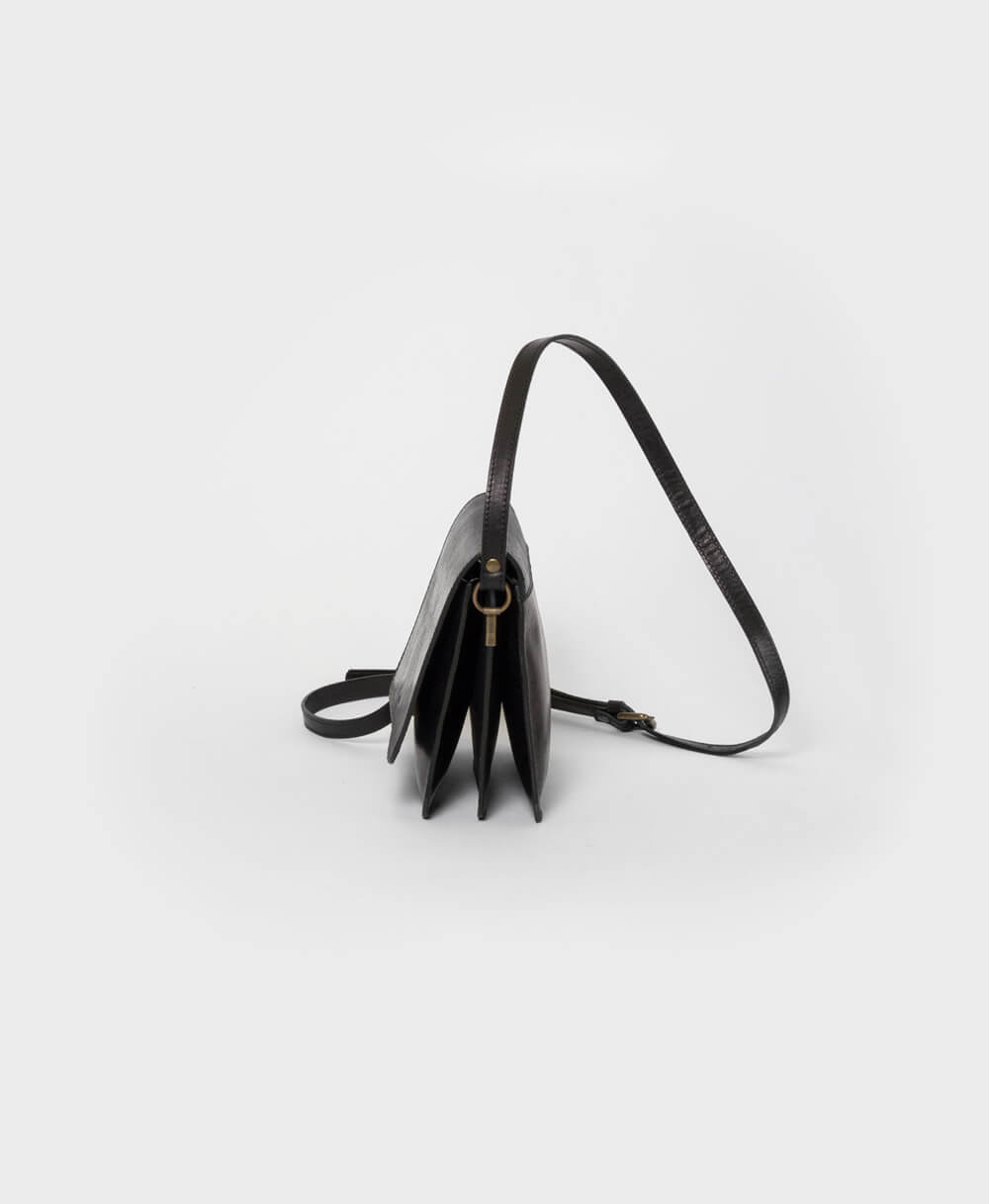 Schwarze Crossbody Bag aus Leder von PARK - Secondhand - PARK - clomes