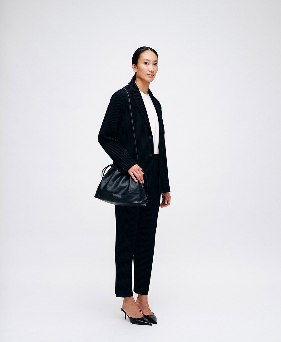 Mittelgrosse Knot Bag aus weichem Leder - Schwarz