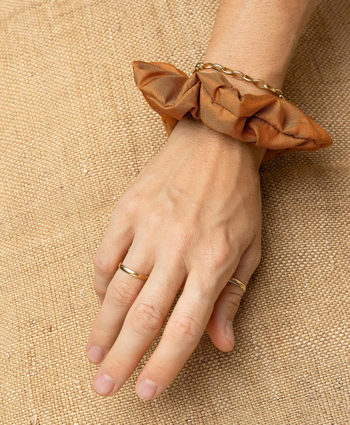 Medina Scrunchie SIMPLE aus Seide  - Cognac