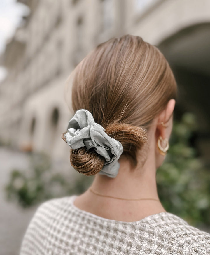 Grosses Scrunchie aus Seide / Lyocell - Hellgrau