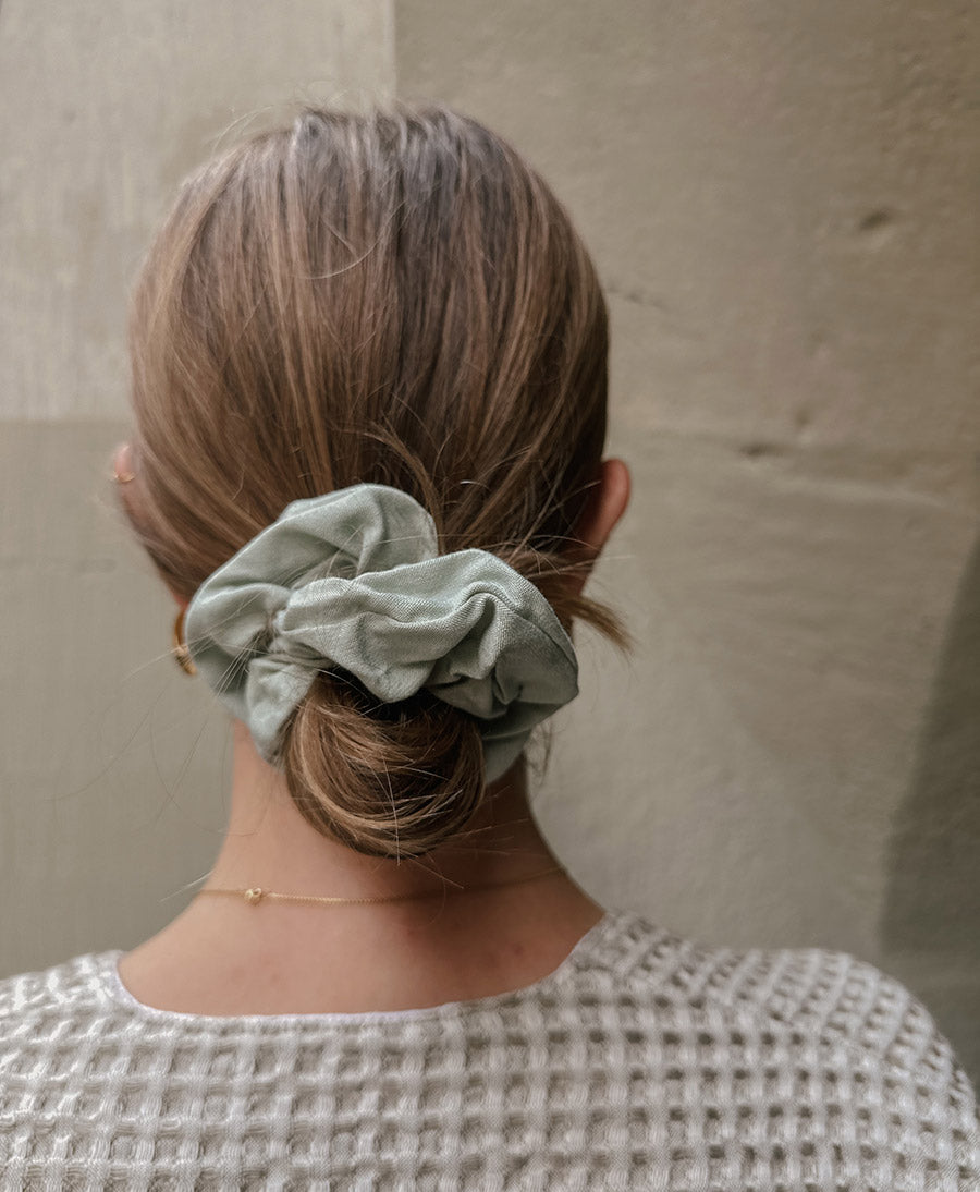 Grosses Scrunchie aus Seide / Lyocell - Salbei