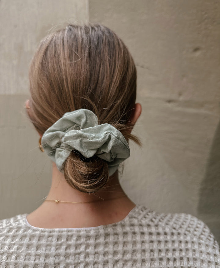 Grosses Scrunchie aus Seide / Lyocell - Salbei