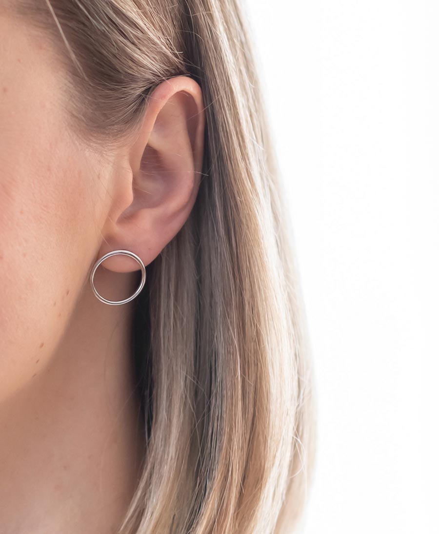 Small Circle Ohrstecker mit Weissgold vergoldet - V Design Lab - clomes