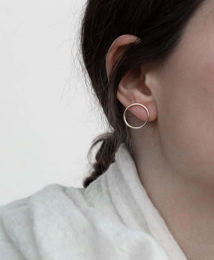 Small Circle Ohrstecker mit Weissgold vergoldet - V Design Lab - clomes