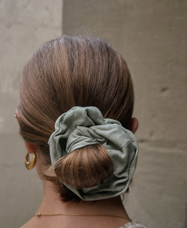 Grosses Scrunchie aus Seide / Lyocell - Salbei