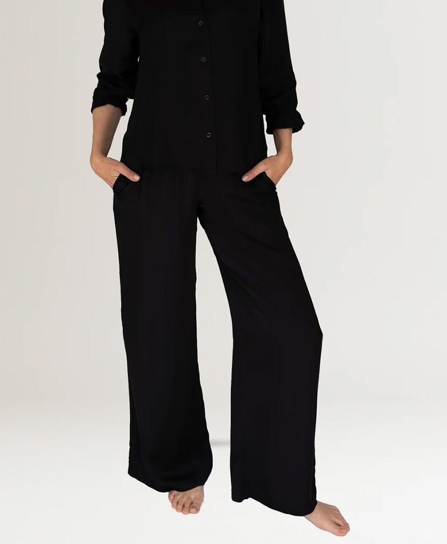 Stoffhose FLOWY PANTS - Schwarz
