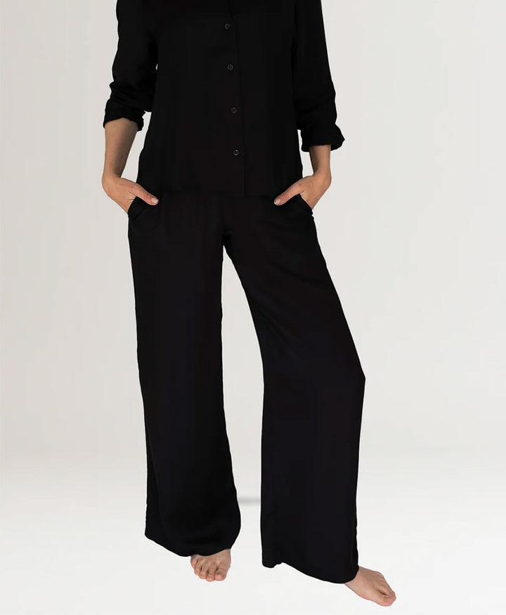 Stoffhose FLOWY PANTS - Schwarz