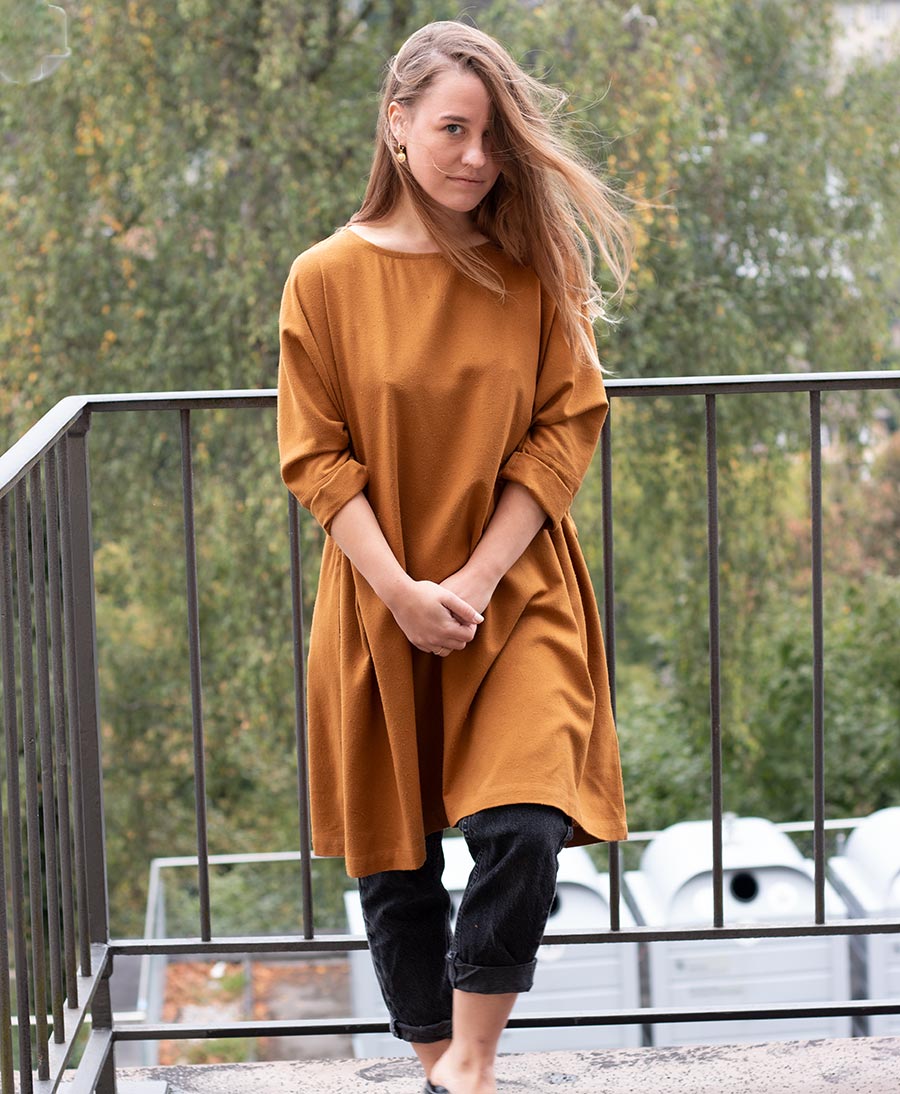 T Dress in Amber - JAMIE + THE JONES - clomes