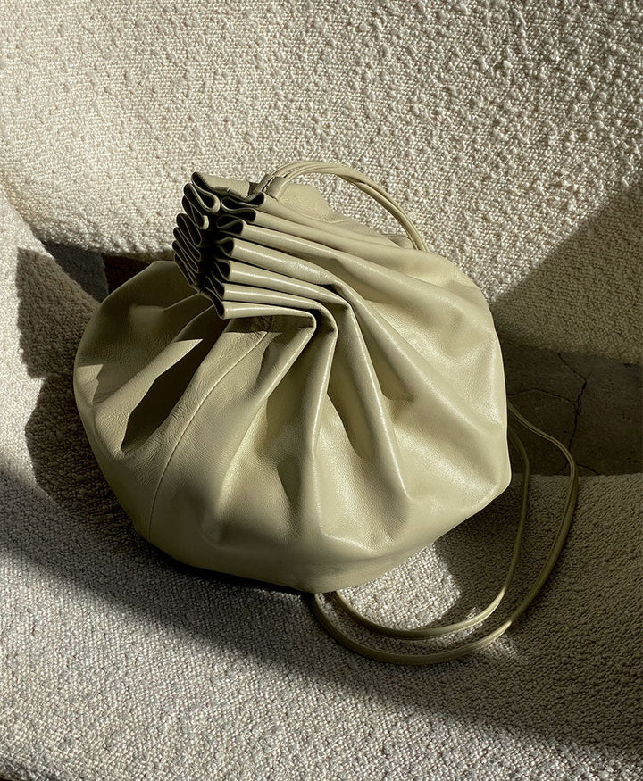 Tasche "Pleated Balloon Bag Crossbody" - Lammleder, pastellgrün - Modern Weaving - clomes