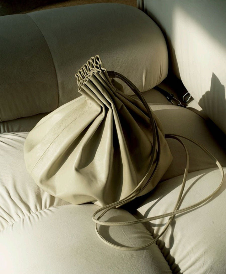 Tasche "Pleated Balloon Bag Crossbody" - Lammleder, pastellgrün - Modern Weaving - clomes