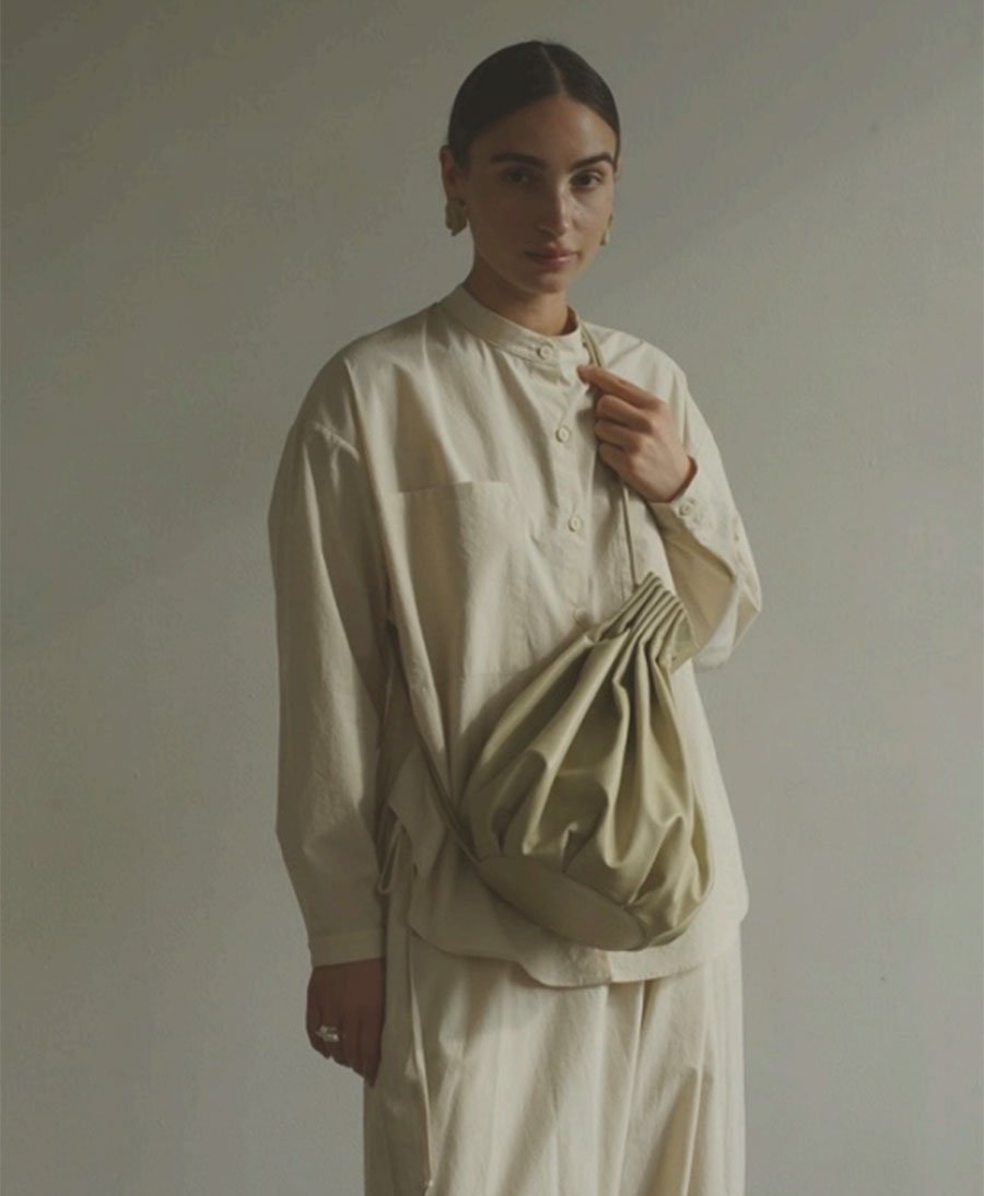 Tasche "Pleated Balloon Bag Crossbody" - Lammleder, pastellgrün - Modern Weaving - clomes