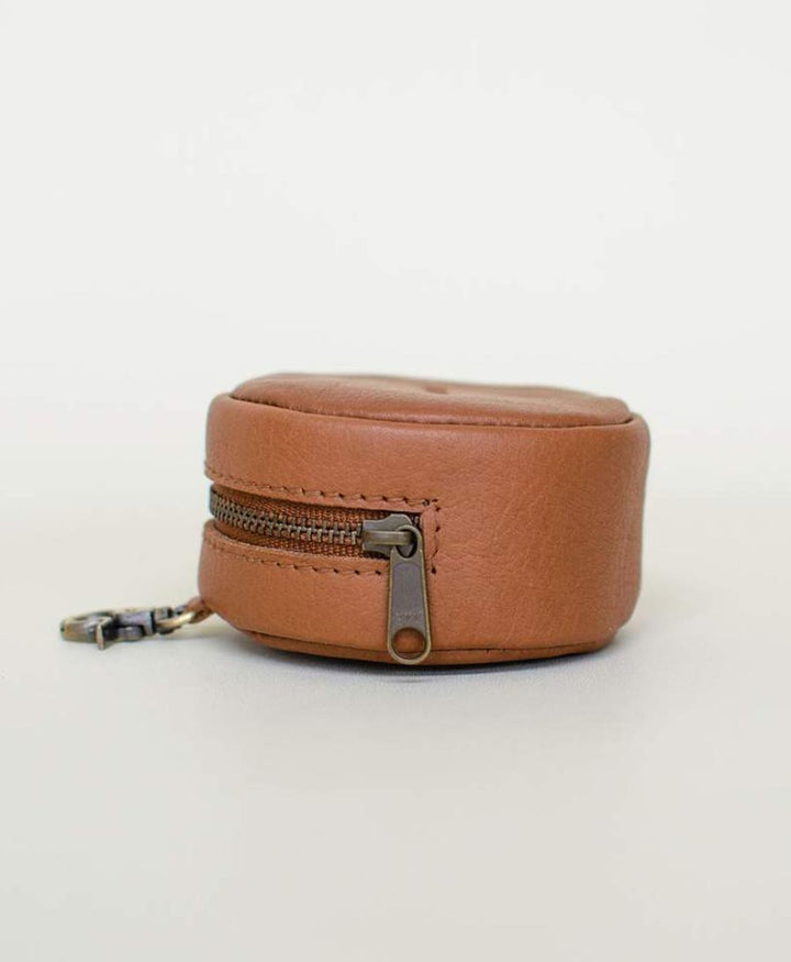 Taschen - Anhänger aus Leder - Rover Circle Tan - MANDRN - clomes