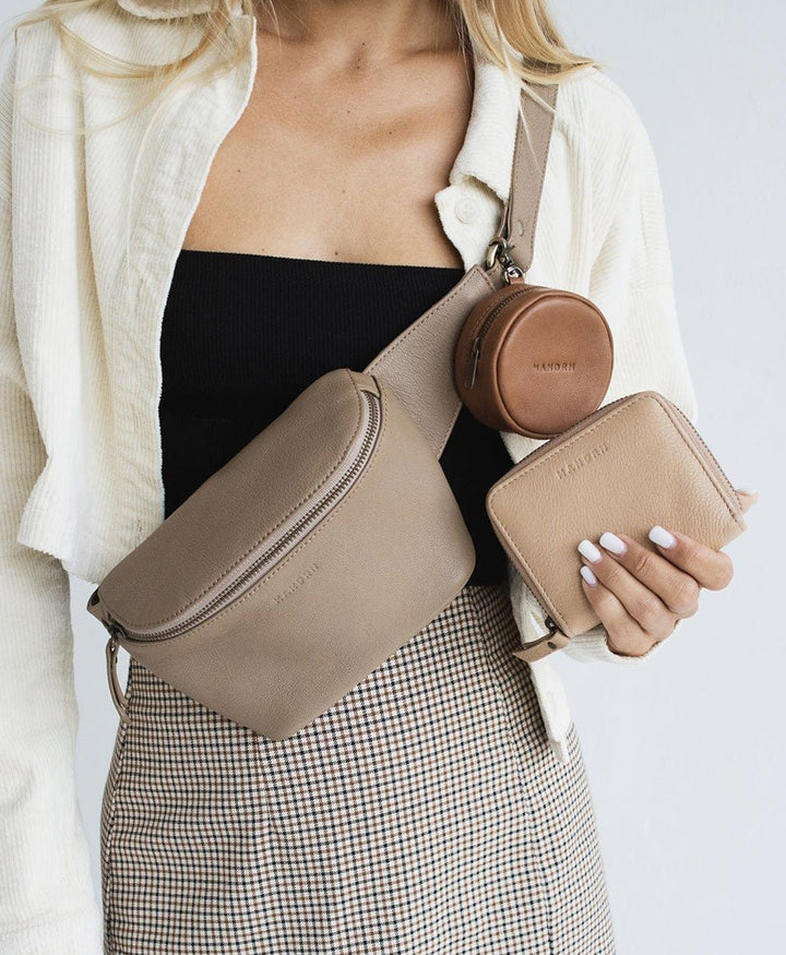 Taschen - Anhänger aus Leder - Rover Circle Tan - MANDRN - clomes