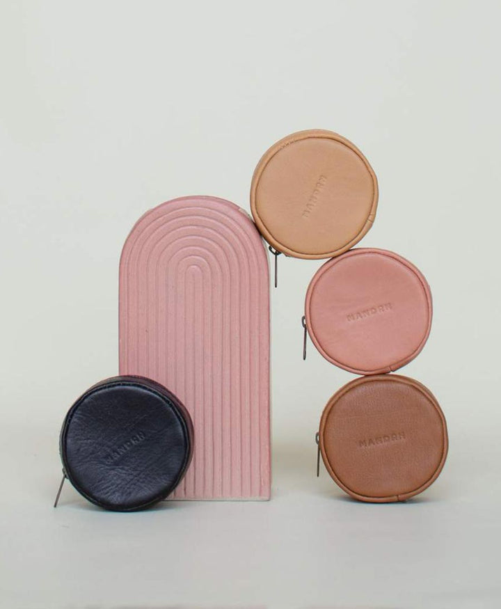 Taschen - Anhänger aus Leder - Rover Circle Tan - MANDRN - clomes
