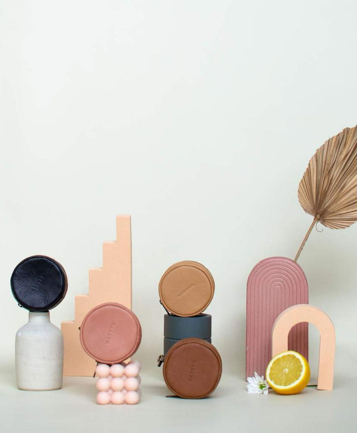 Taschen - Anhänger aus Leder - Rover Circle Tan - MANDRN - clomes