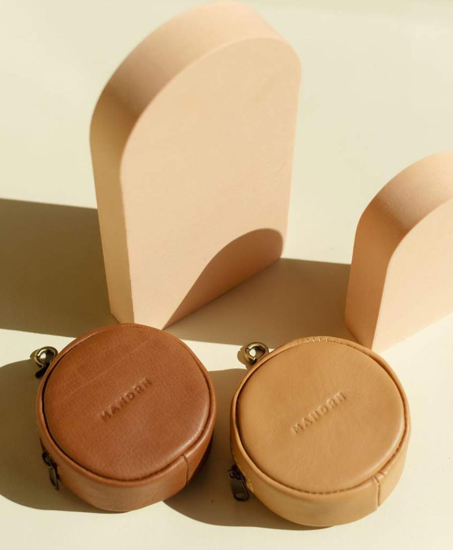 Taschen - Anhänger aus Leder - Rover Circle Tan - MANDRN - clomes