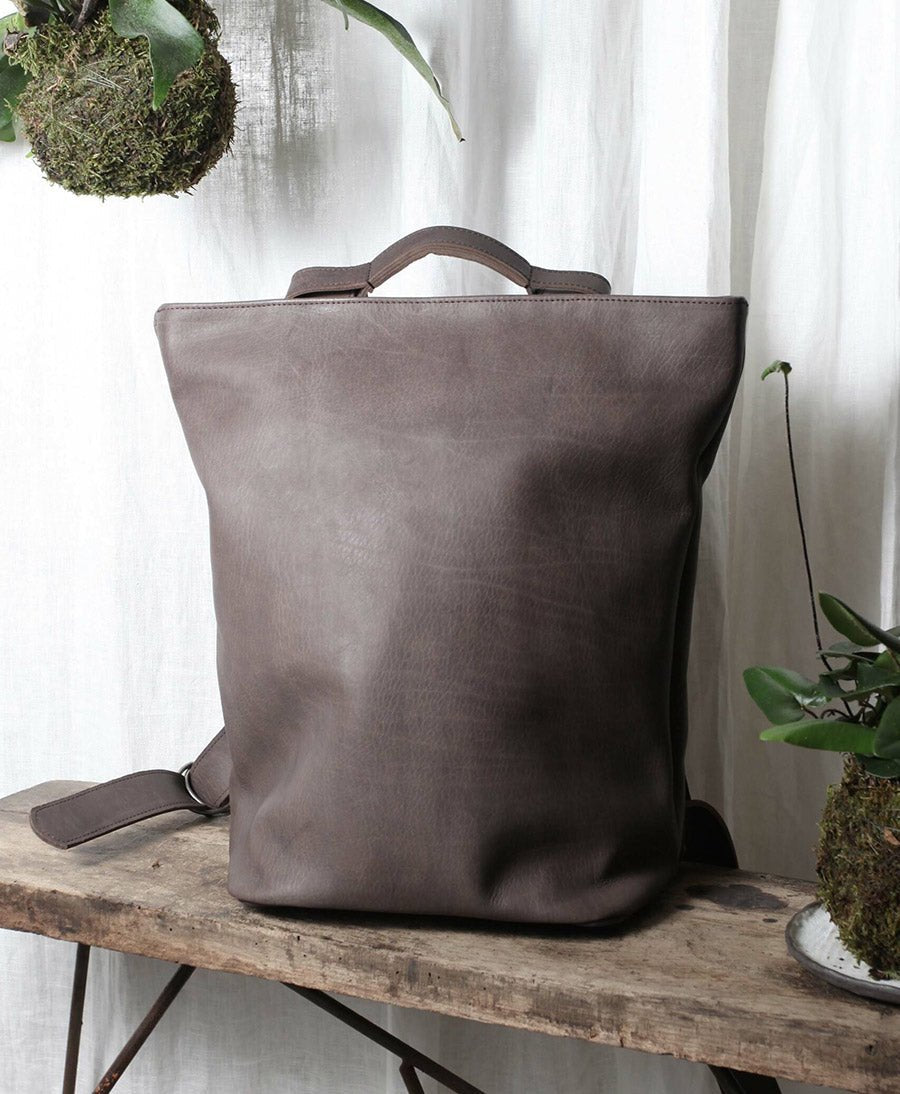 Tesris Rucksack & Tasche aus Leder - Graubraun - MDK - Miranda Kaloudis - clomes