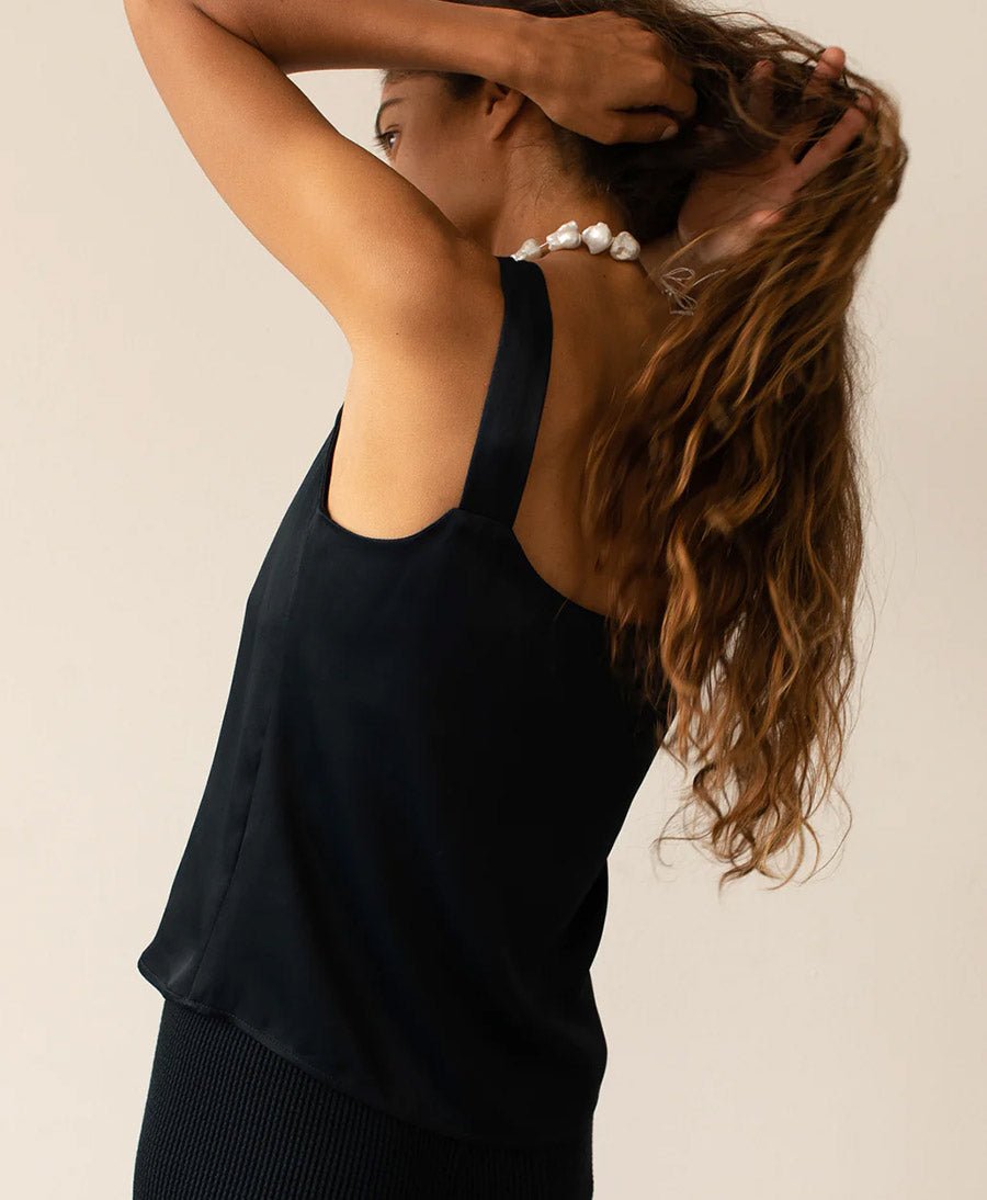 Top "The Silky Cami" - Schwarz - DONNI. - clomes