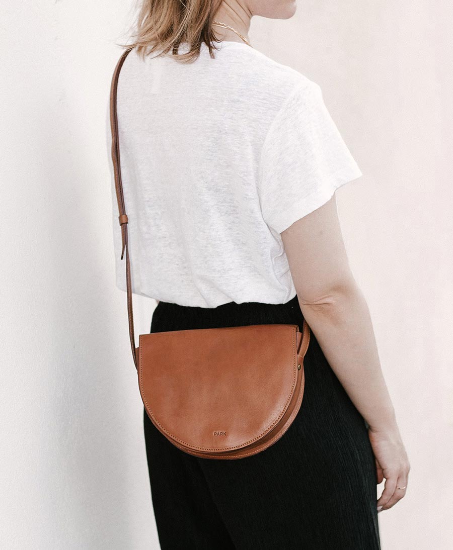 Umhängetasche Cross Body "Halbmond" braun - PARK - clomes