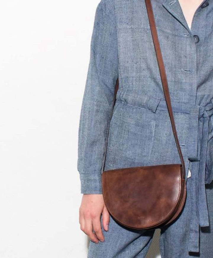 Umhängetasche Cross Body "Halbmond" dunkelbraun - PARK - clomes