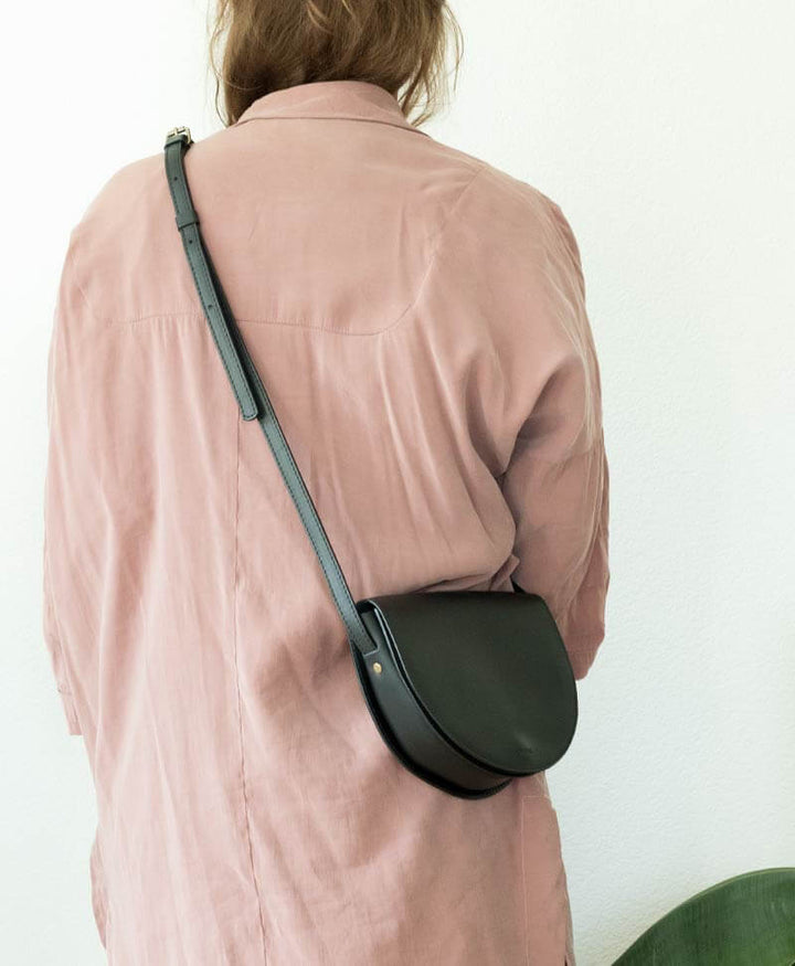 Umhängetasche Cross Body "Halbmond" schwarz - PARK - clomes