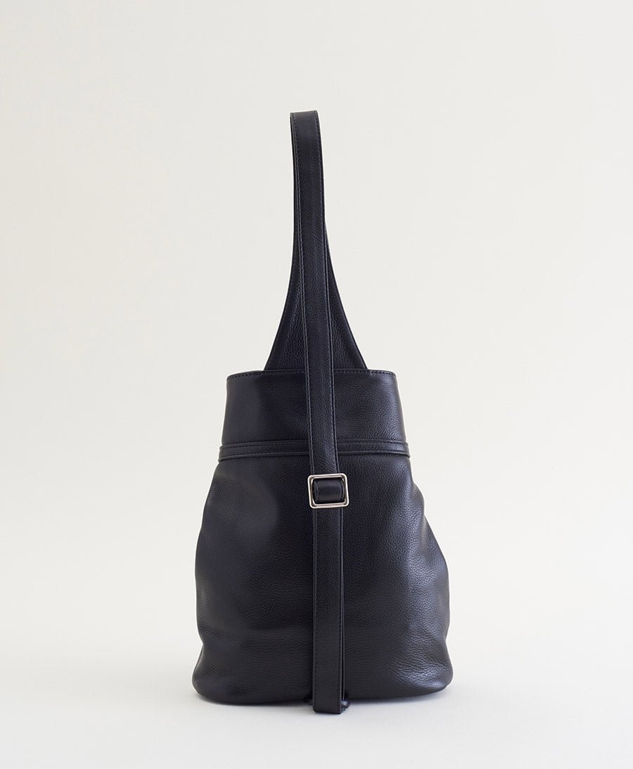 Umhängetasche Sling Bag ARCH - Leder, schwarz - Are Studio - clomes