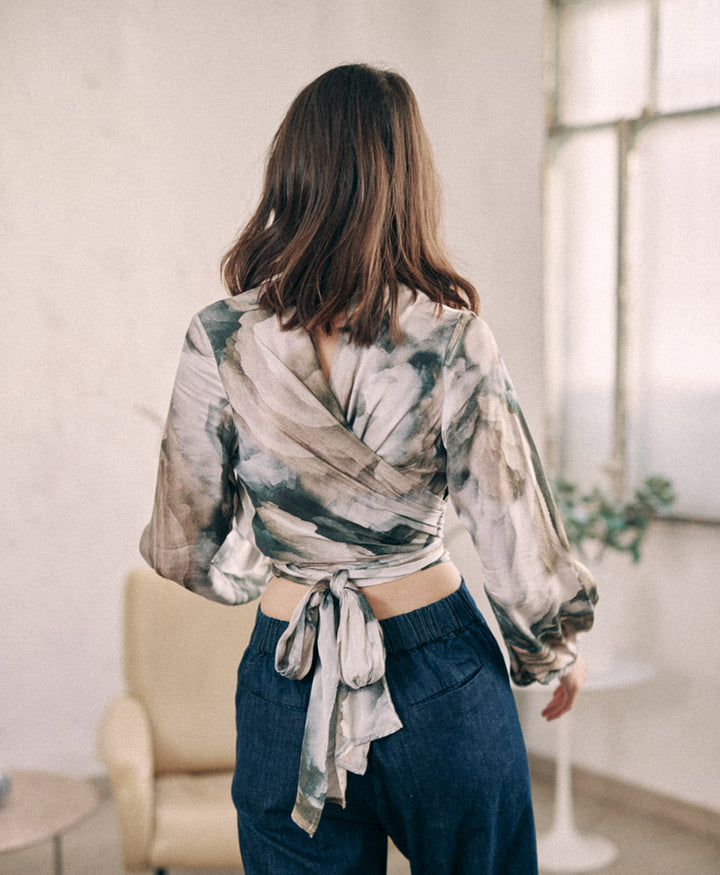 Wickelbluse aus Ecovero  - Print Blaugrau