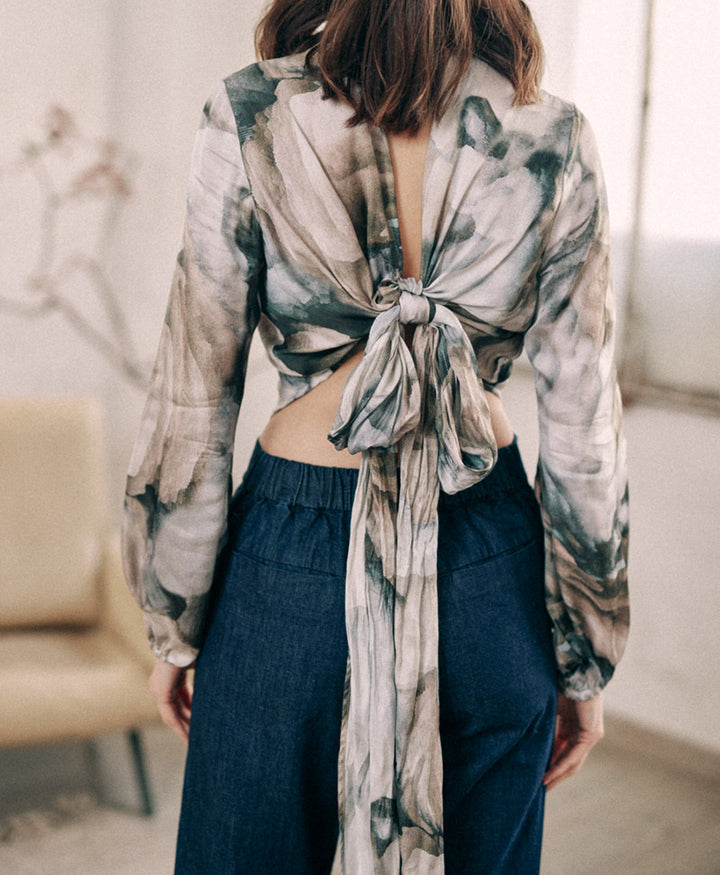 Wickelbluse aus Ecovero  - Print Blaugrau