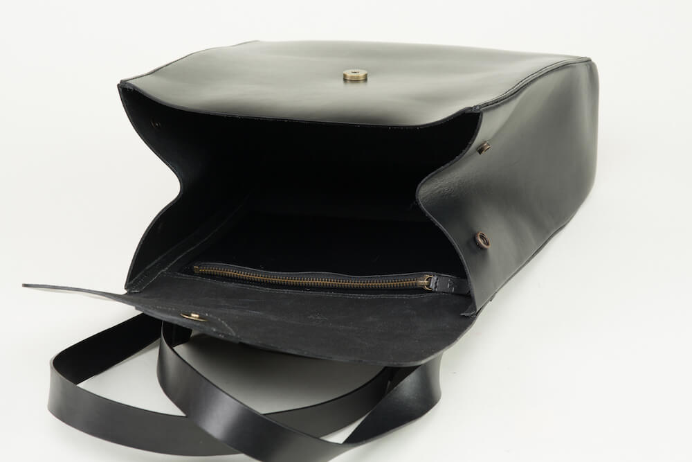 Kleiner Rucksack aus Leder in Schwarz von VereVerto - Secondhand