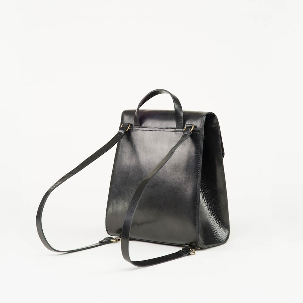 Kleiner Rucksack aus Leder in Schwarz von VereVerto - Secondhand