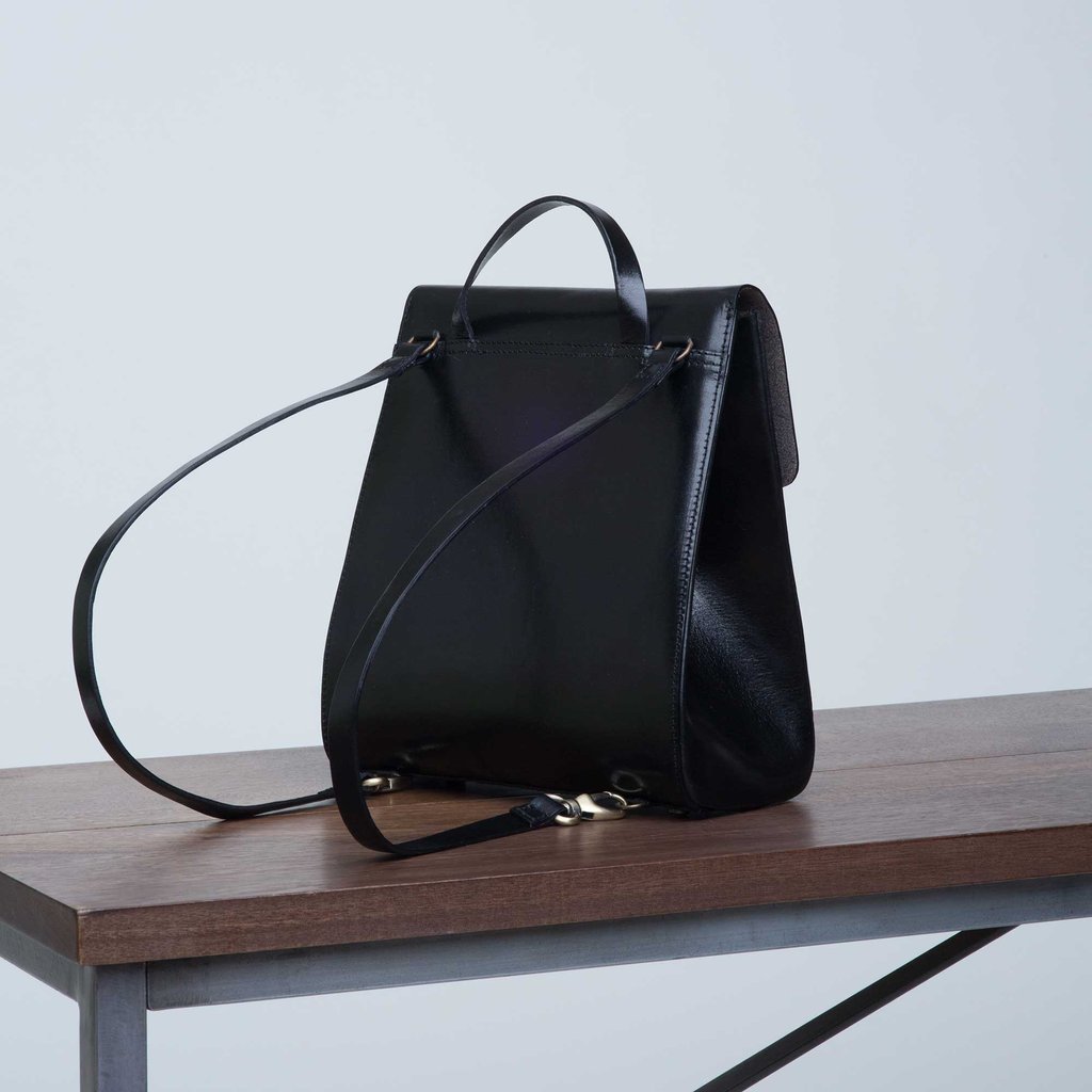 Kleiner Rucksack aus Leder in Schwarz von VereVerto - Secondhand