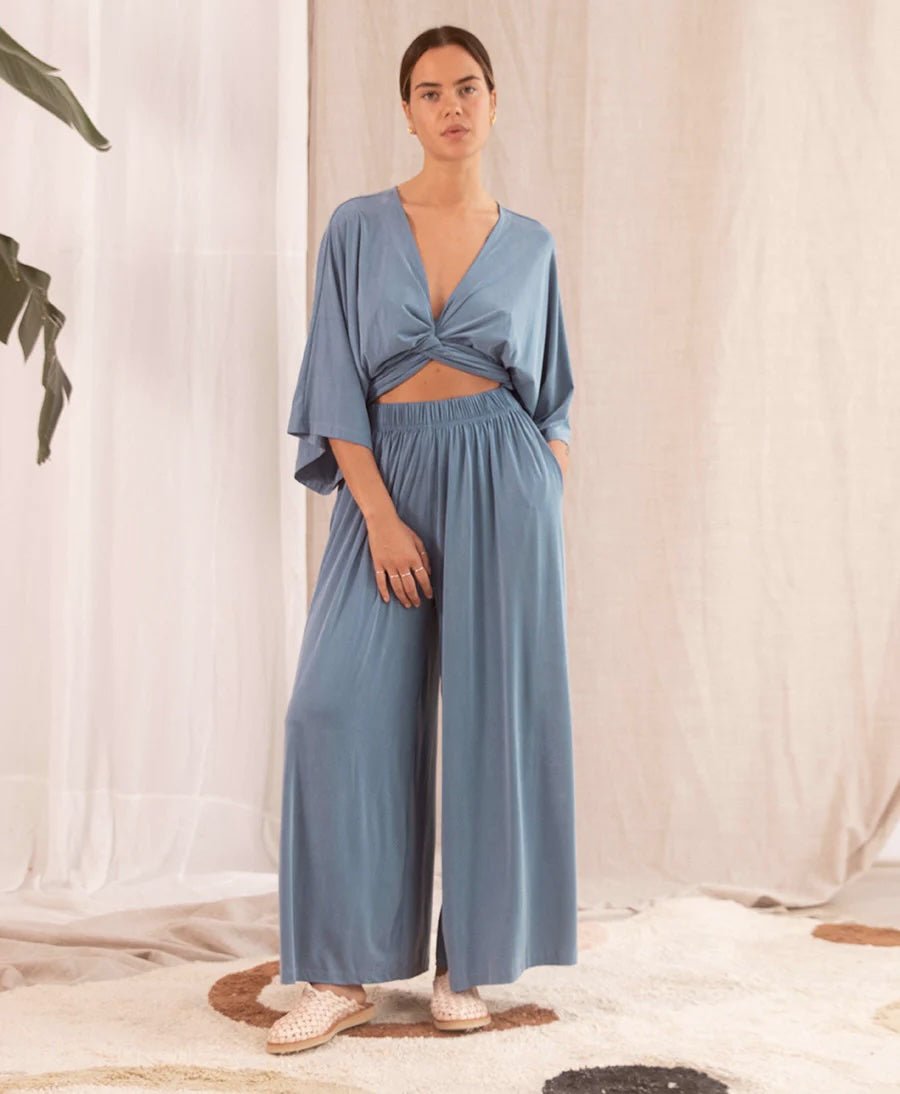 Kleider & Jumpsuits - clomes.ch