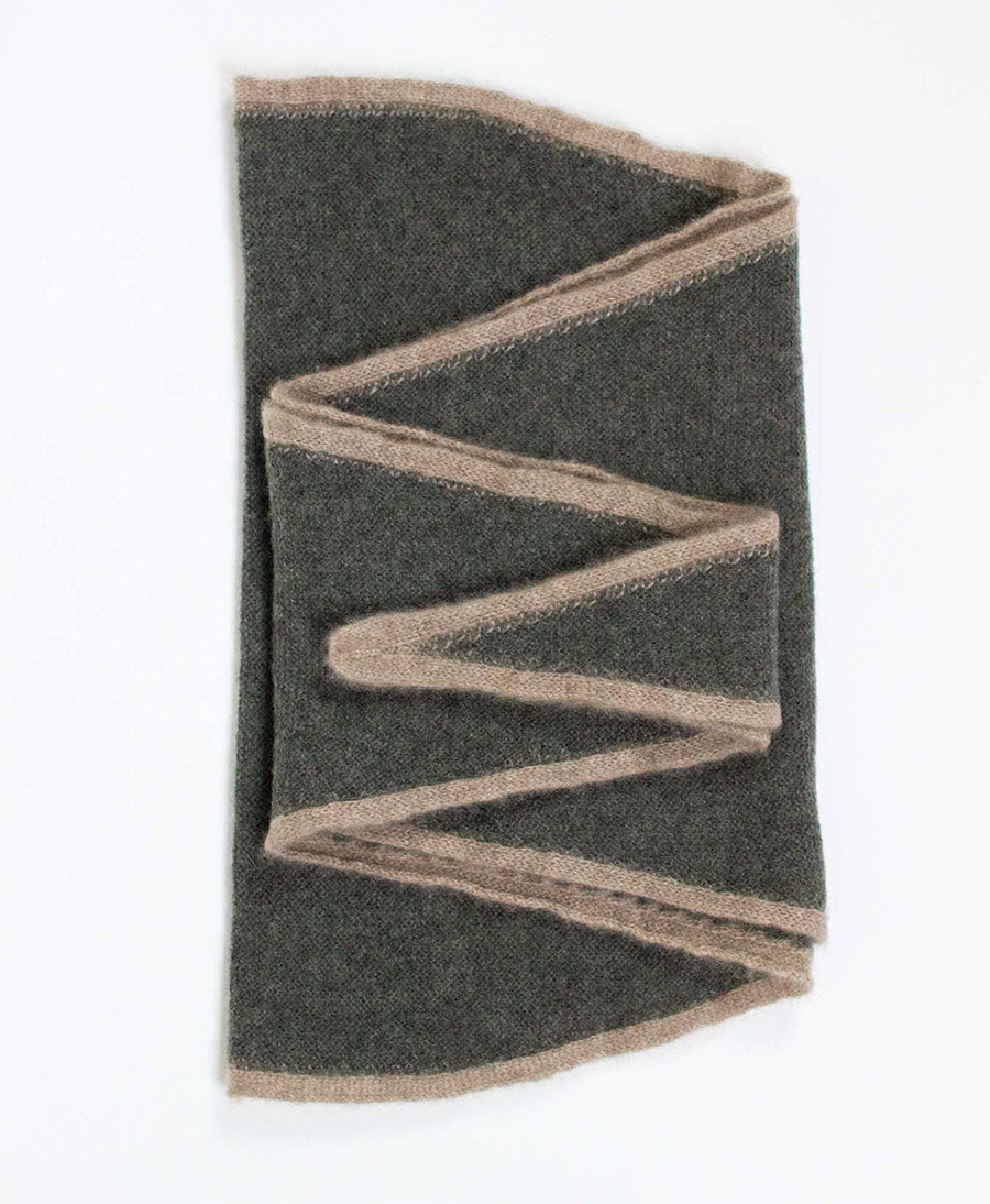 Kleiner Gestrickter Schal / Foulard aus Kaschmir - Dunkelgrün-Grau / Beige
