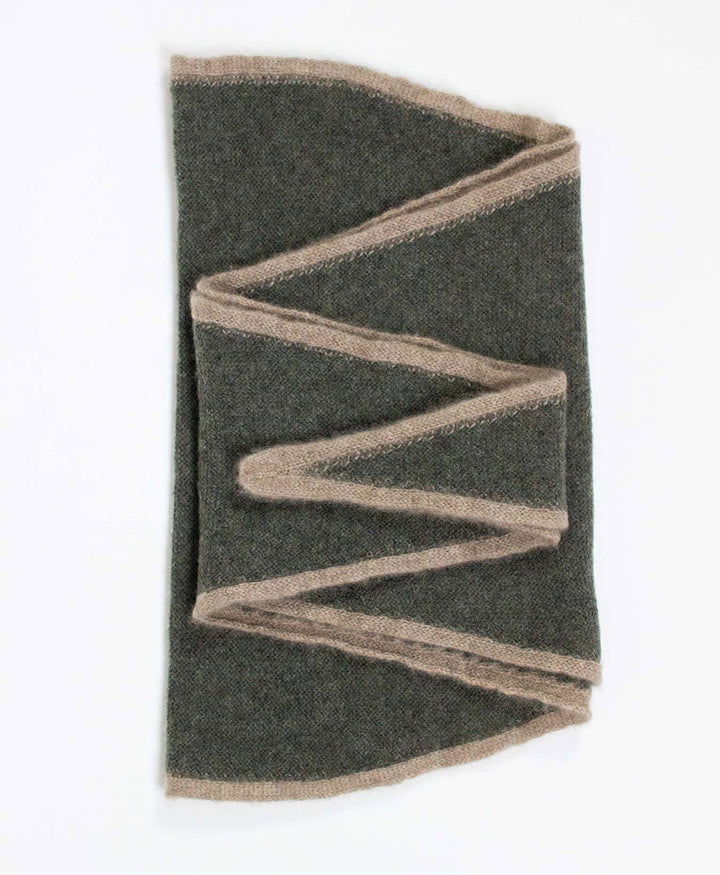 Kleiner Gestrickter Schal / Foulard aus Kaschmir - Dunkelgrün-Grau / Beige