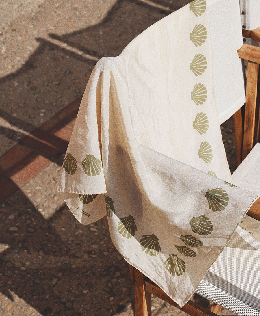 Grosses Seiden-Foulard "Concha Scarf" - Sage